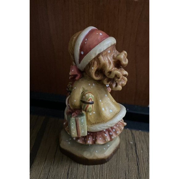 Vtg ANRI Yuletide Cheer Wood Carving Girl & Basket Figurine Signed Christmas - Picture 3 of 13